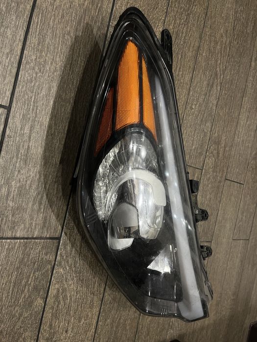 Передня права фара Kia Forte (Cerato) 3 YD