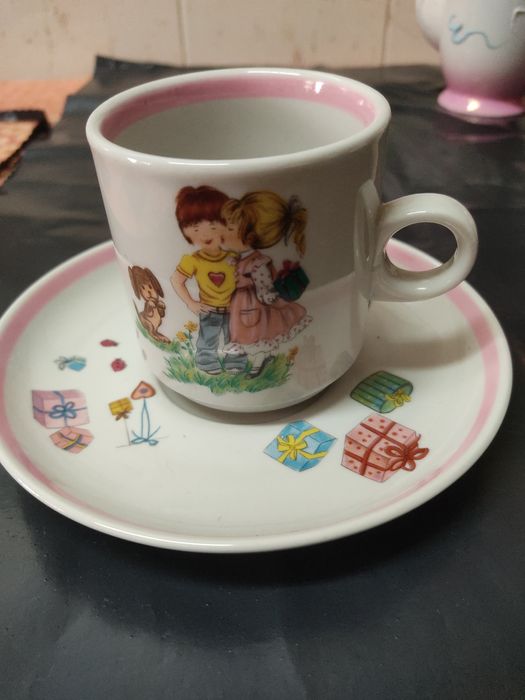 Prato e chávenas para crianças