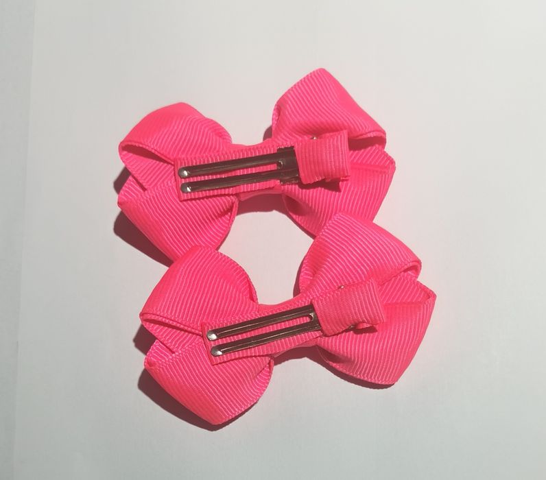 Kit Com 8 laços infantis,  com 4 cores.