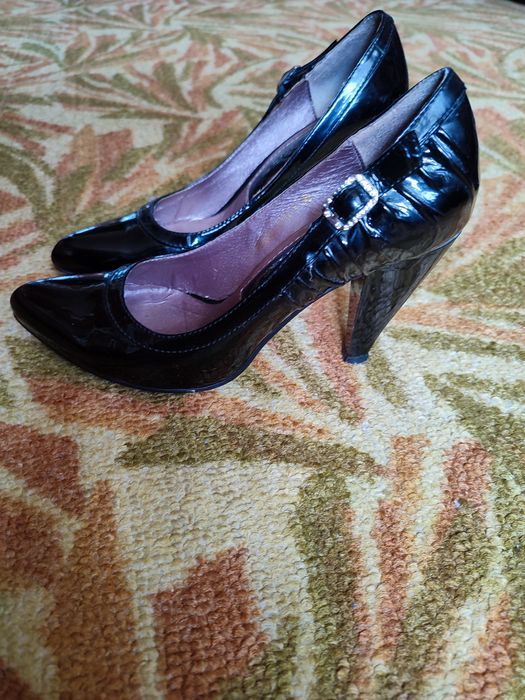 Туфли лак на каблуке