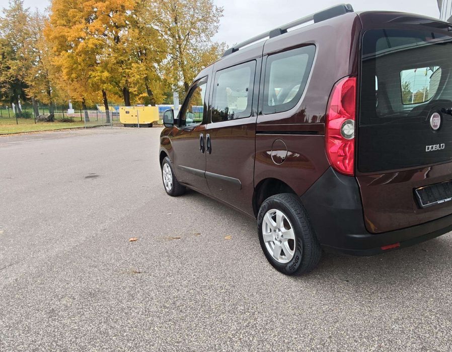 Fiat Doblo 2011 року