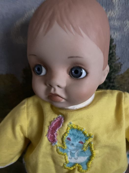 Фарфоровая кукла