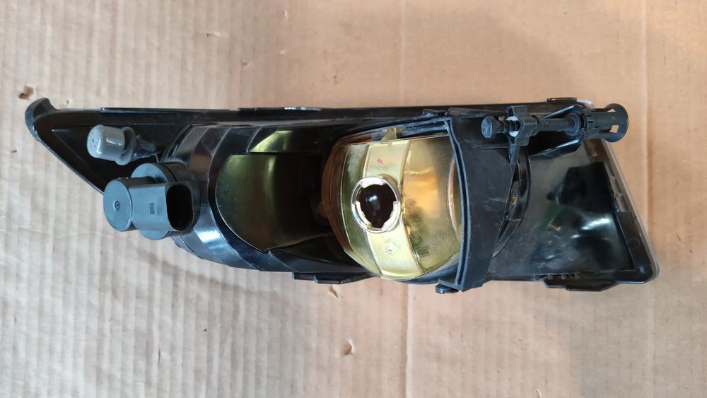 reflektor przeciwmgielny skoda fabia