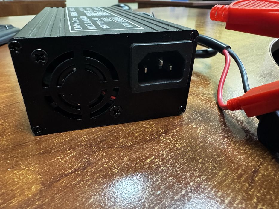 Зарядное устройство Liitokala для LiFePO4 12v 20a 14.6v