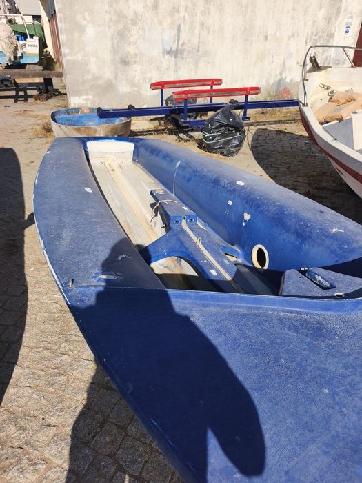 Barco de  vela, só o casco