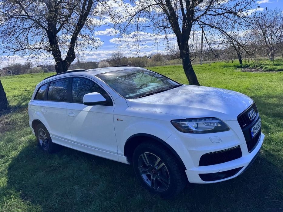 Автомобіль AUDI Q7