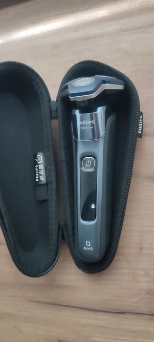 Електробритва PHILIPS 7000