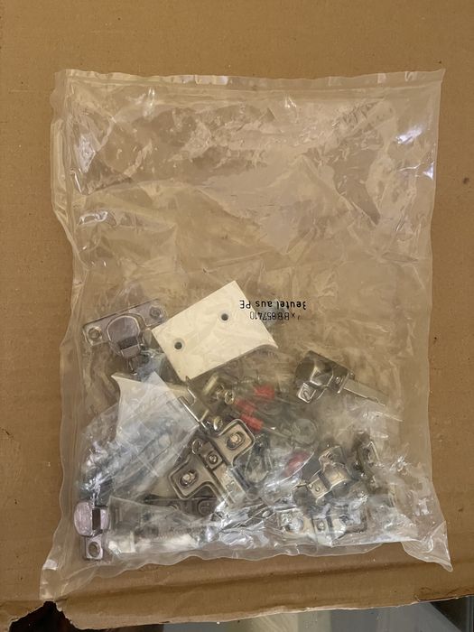 Szafka lazienkowa wiszonca