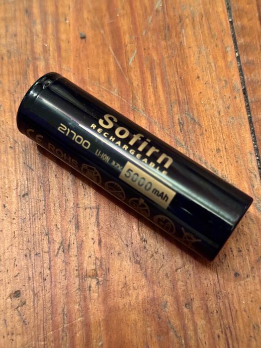 Latarka poręczna Sofirn IF22A 2100lm szperacz 21700  5000mAh