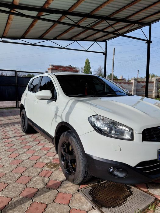 Продам Nissan Qashqai 2013 1.6 автомат