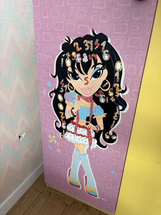 Шафа дитяча потрійна для дівчинки