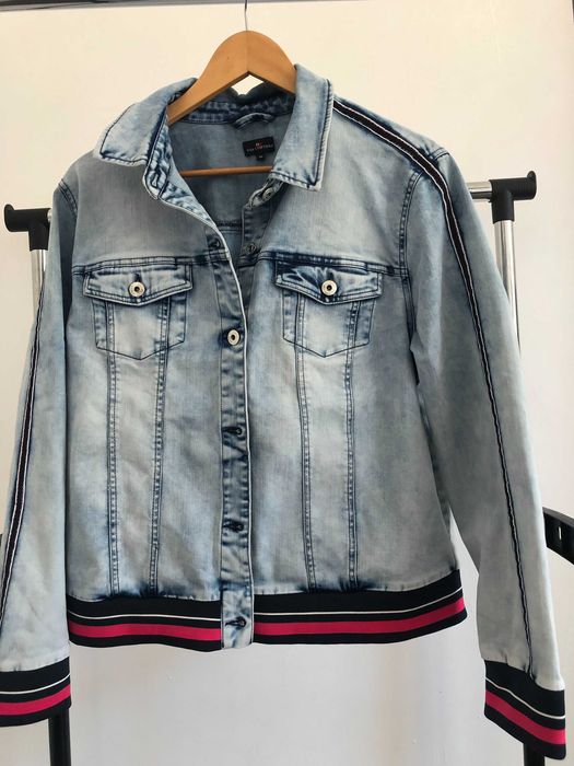 Джинсова куртка жіноча