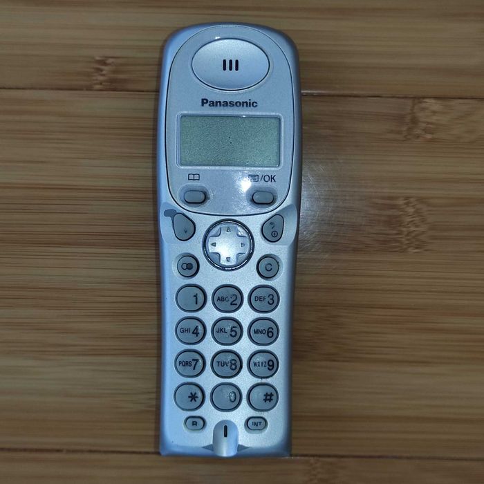 Радіотелефон Panasonic KX-TG1107UA з переносною трубкою ( телефон )