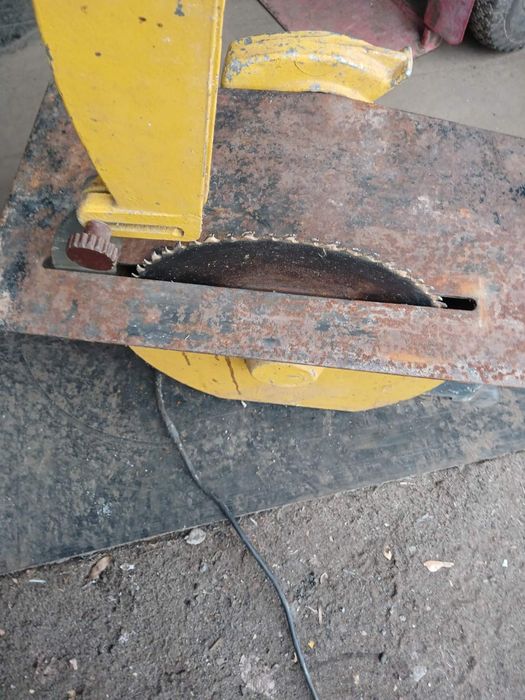 Циркулярна пила Эоліт