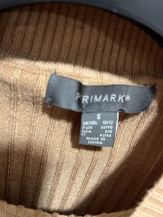 Sweterek cienki prążek karmelowy basic primark