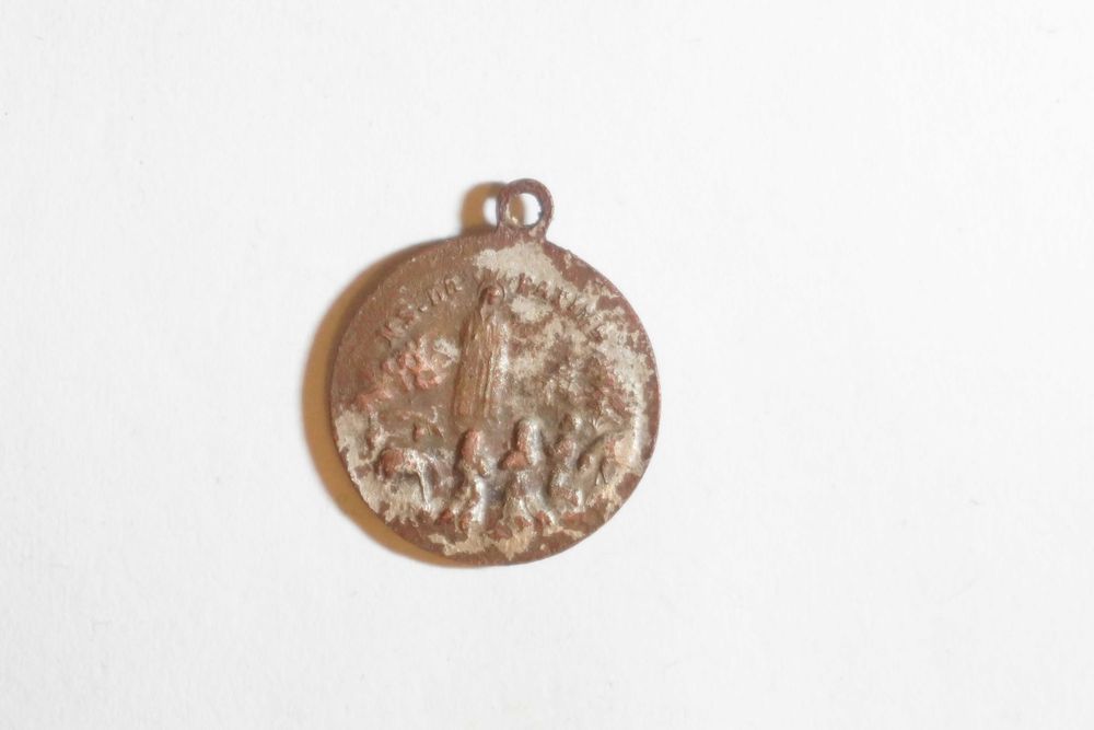 Símbolo religioso (banhado a prata)Cinquentenario  Лот 298