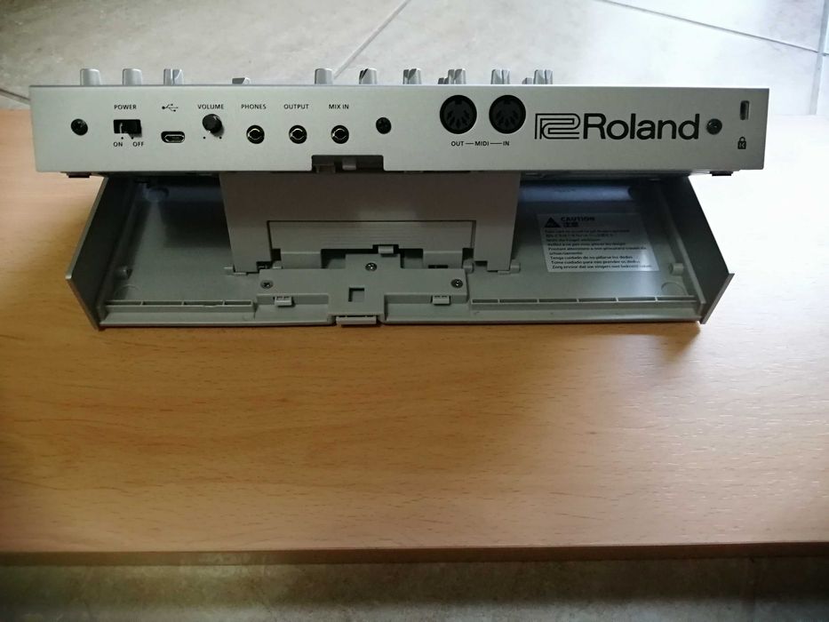 Sintetizador Roland TB-03 Bass Line (Novo)