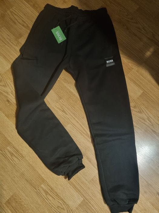 Dres 2XL Boss bluza spodnie ocieplany z kapturem czarny