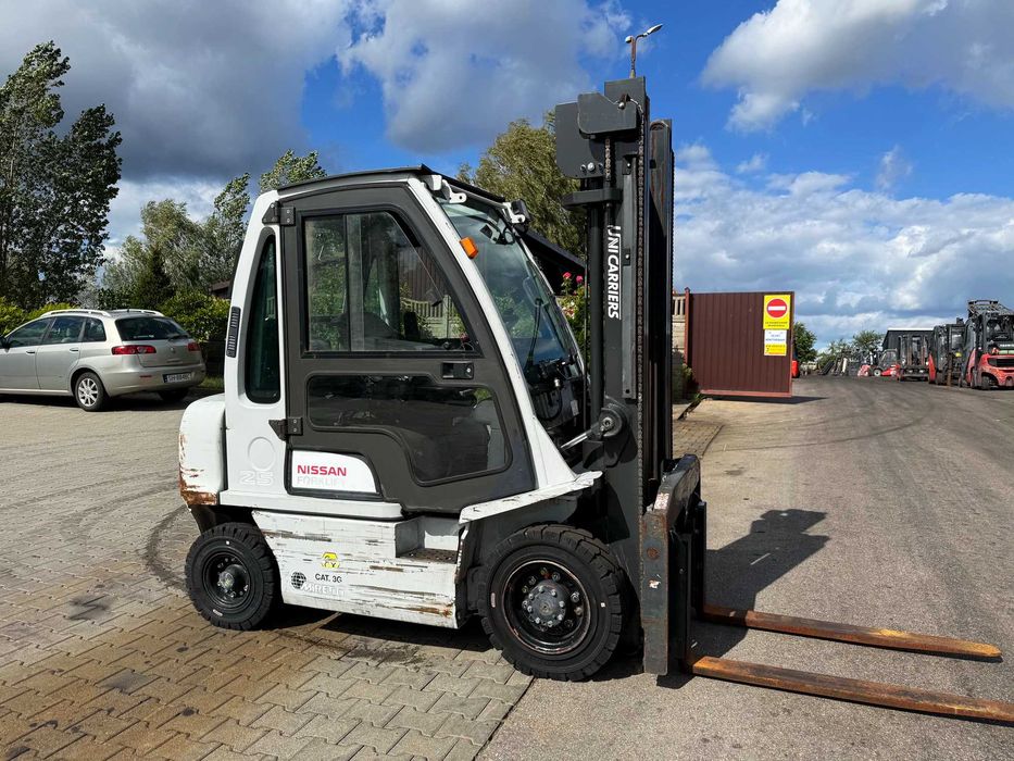 wózek widłowy NISSAN FD25 diesel kabina przesuw pozycjoner wideł 2014r -3900mtg