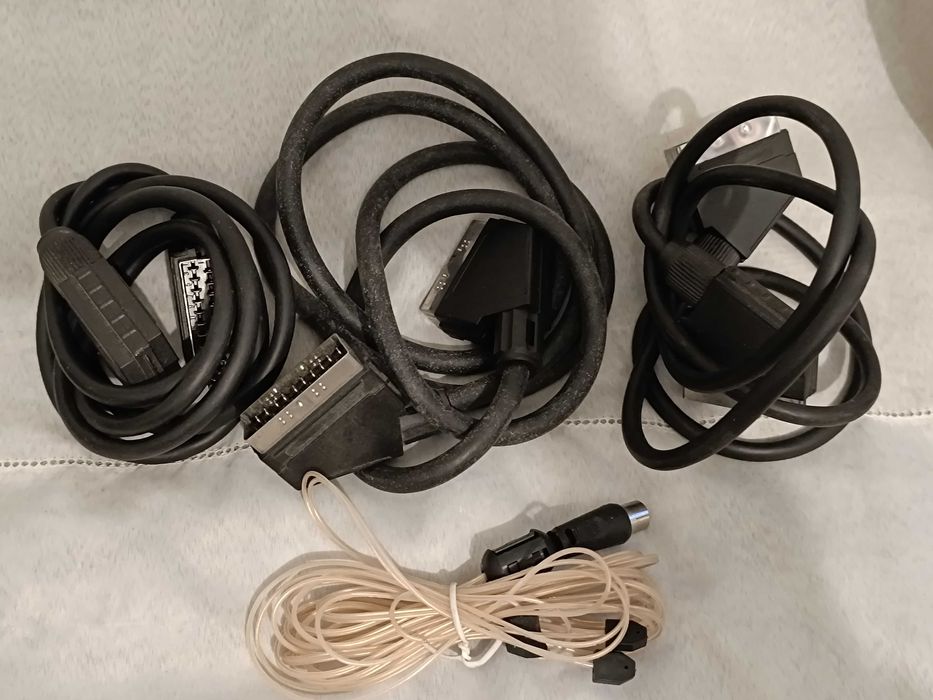 9 cabos RCA e SCART