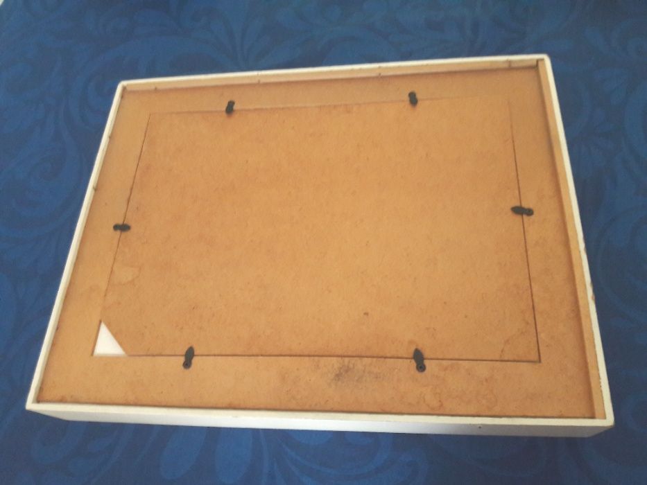 Tabuleiro de madeira com fundo em vidro425284857171159042