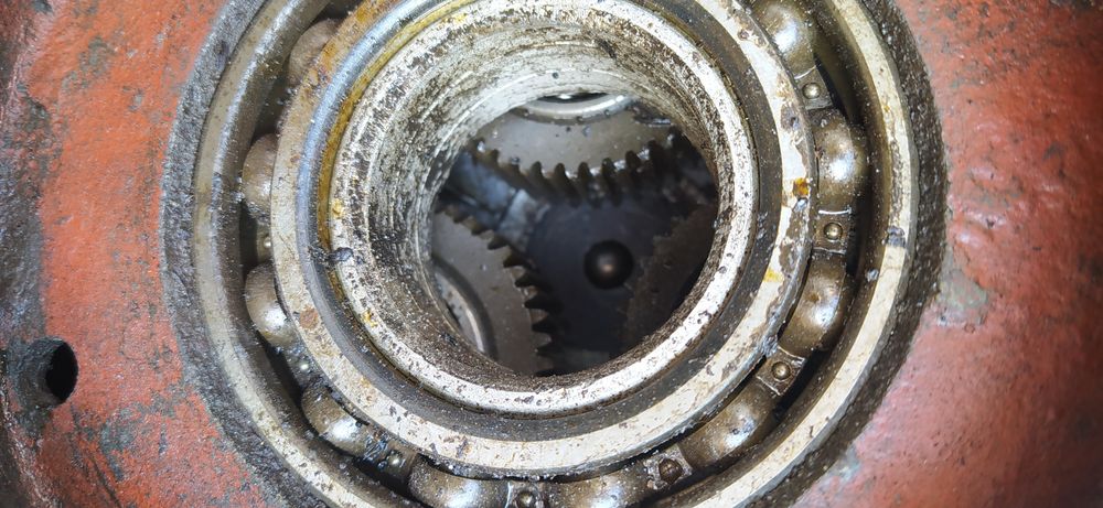 Редуктор з електродвигуном