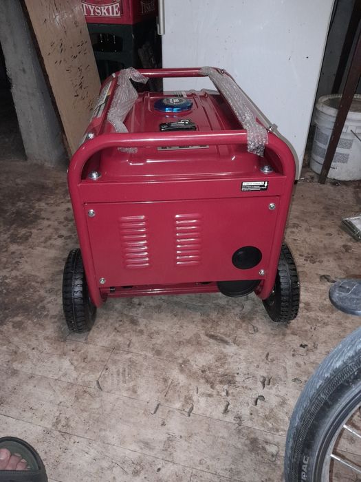 Nowy agregat  pradotworczy spalinowy  z silnikiem  Briggs &  Stratton  220V/230V   380V/400V SILOWY