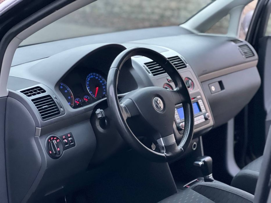 Продам Volksvagen Touran 2007 рік