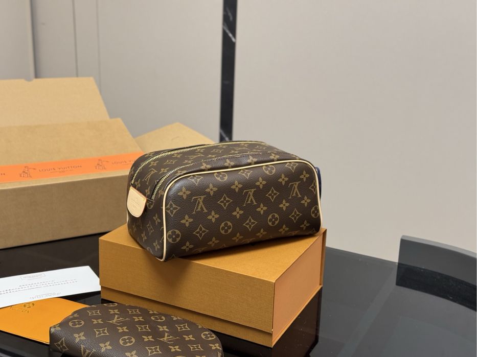 косметичка Louis Vuitton