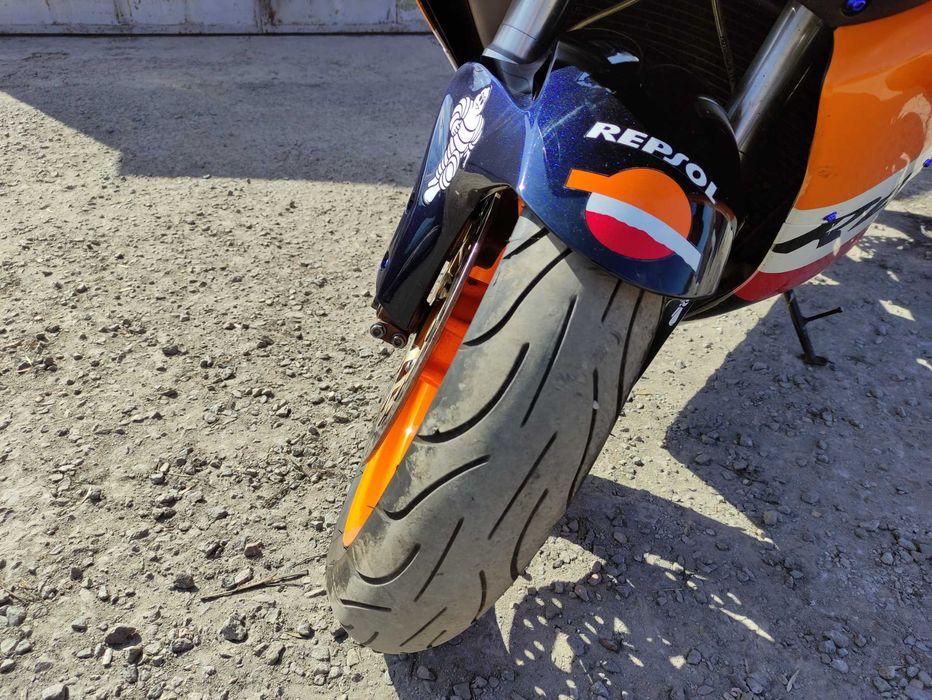 Honda CBR 1000RR  2005