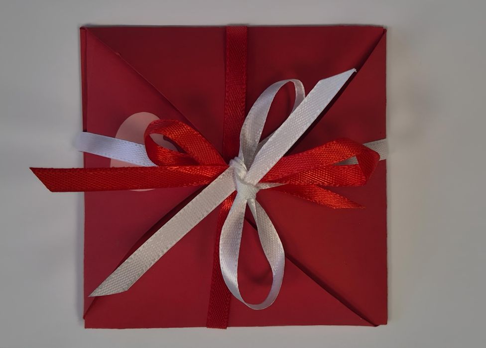 Прикраса, найкращий подарунок дружині, дівчині, колезі, матусі.