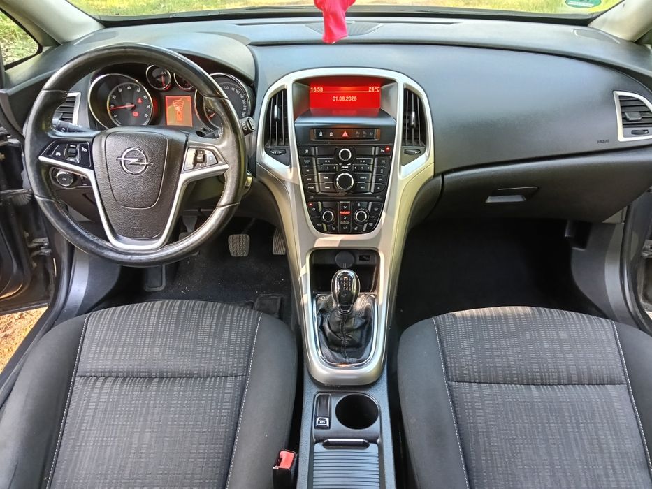 Opel Astra J 1.4 turbo 2011r.
