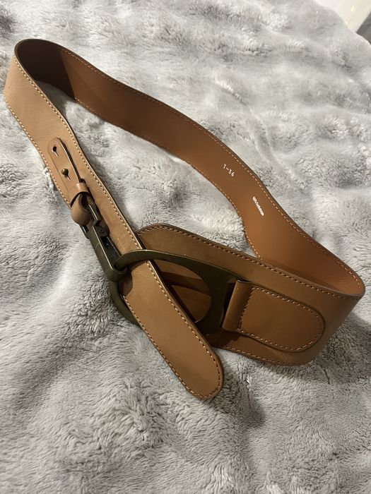 Pasek z meyalową klamrą