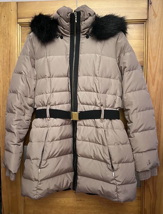 Жіноча пухова куртка Mango з хутряним капюшоном та поясом