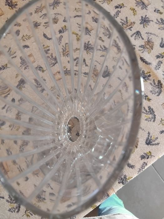 Jarra  em  cristal Atlantis em bom estado. Peça muitoelegante