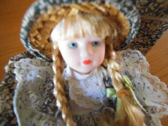 Bonequinha de Porcelana