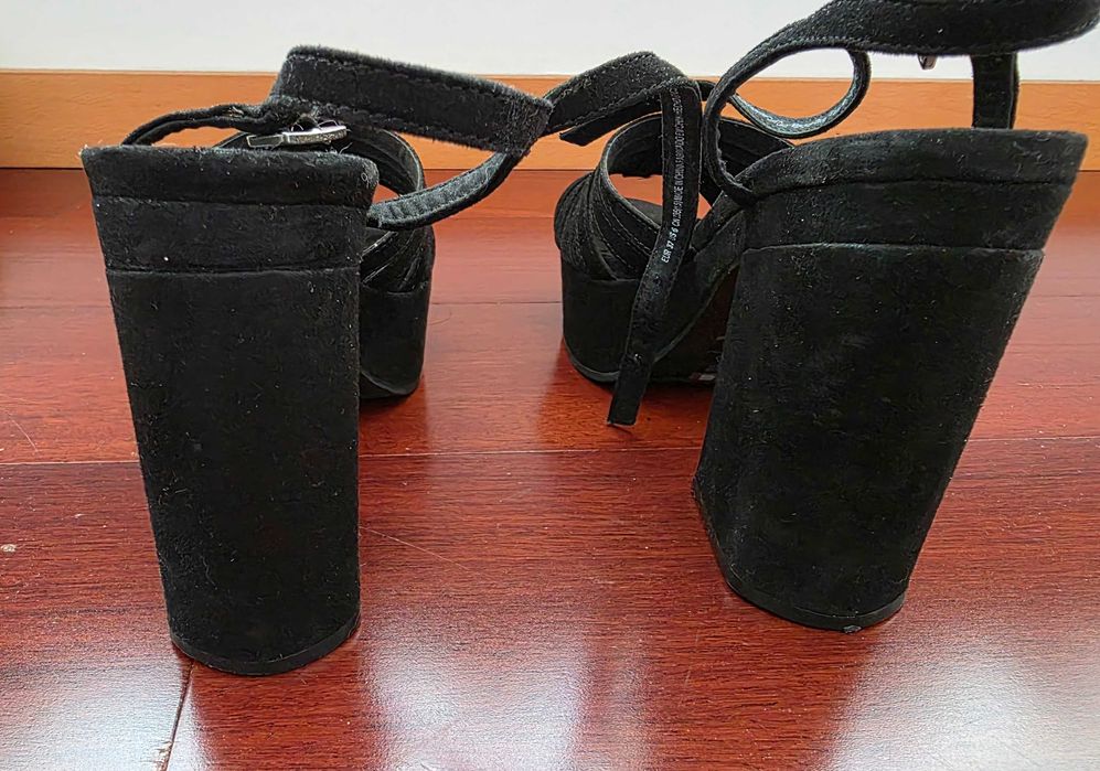 Sandálias pretas de salto alto H&M, tamanho 37