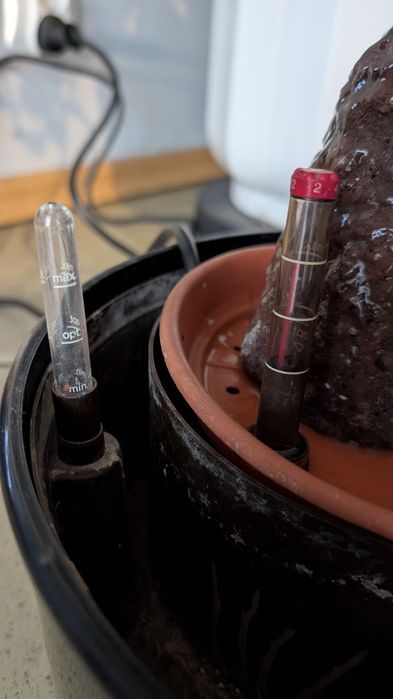 Doniczka z fontanną kamionka lawa