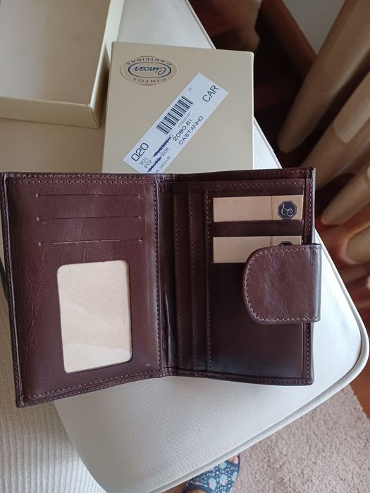 Carteira em pele genuína