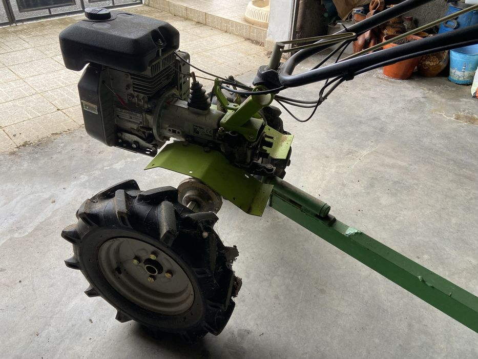 Enxada mecânica com reboque