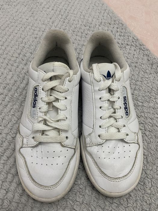 Ténis Adidas Continental