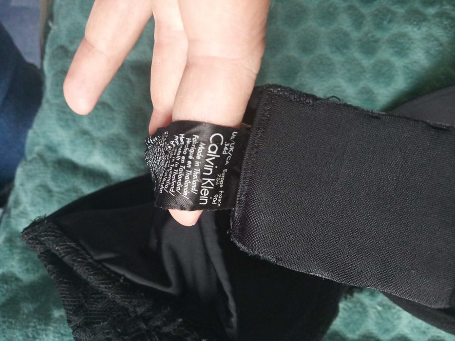 Biustonosz czarny Calvin Klein 75 d
