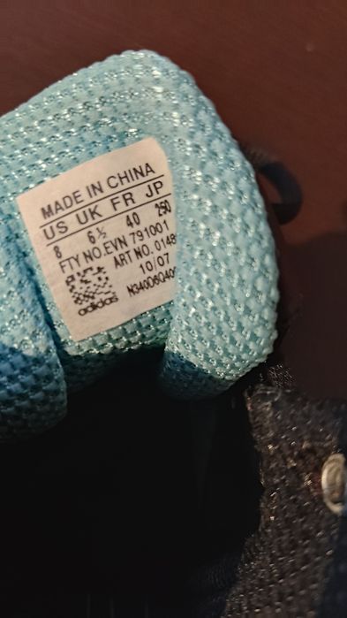 Sapatilhas adidas tamanho 40 completamente novas