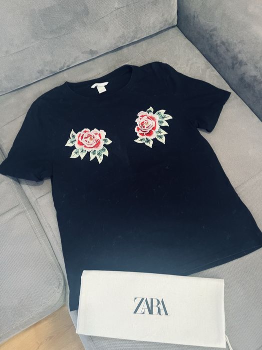 Czarny top t-shirt hm z kwiatkami rozm s