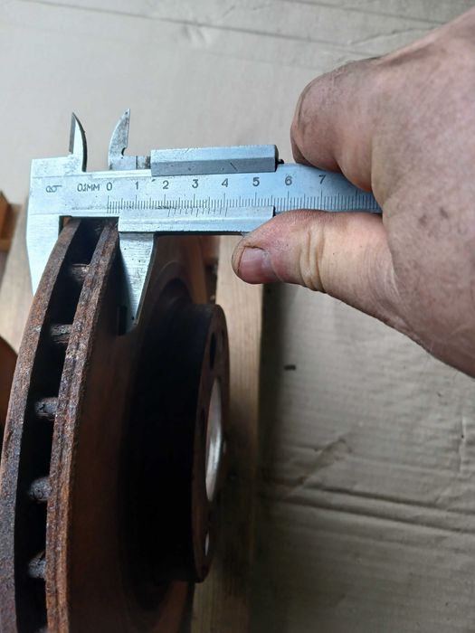 диски тормозние   Logan !  4х100 ! ступиця 61.2