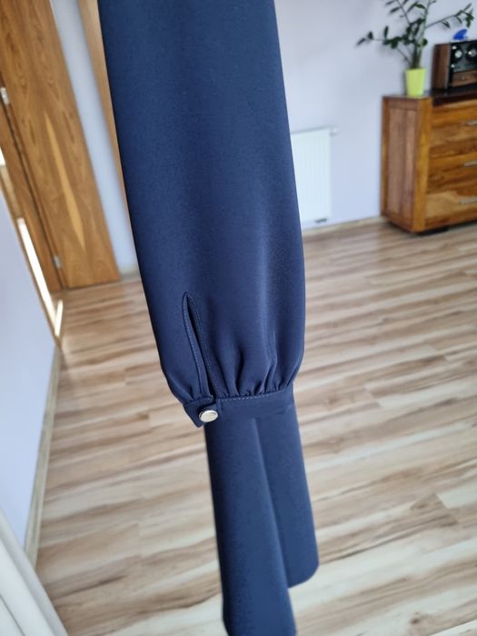Nowa elegancka granatowa sukienka taliowana