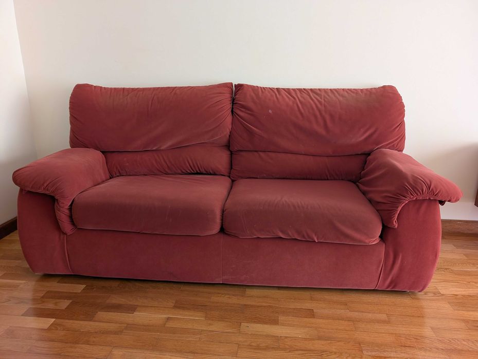 Sofa confortável vermelho