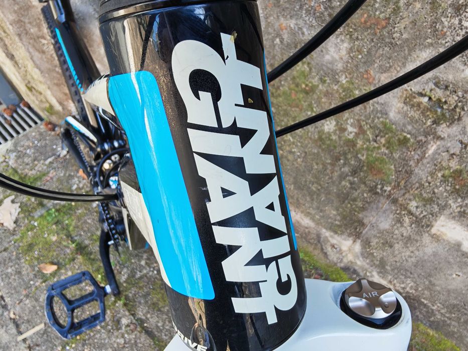 Bicicleta de suspensão total Giant Trance