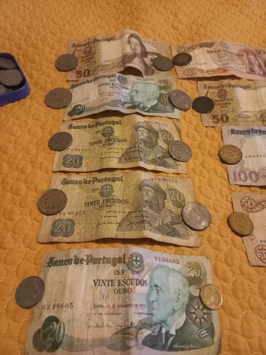 Notas e moedas antigas