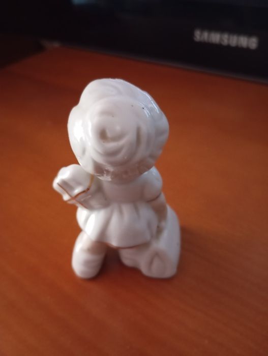 Estatueta porcelana